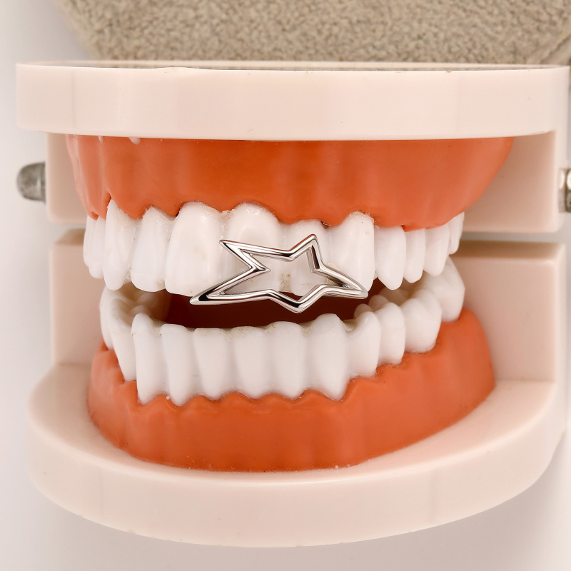 Grillz de Dientes con Diseño G - Y2K Tech Accessories reseña y precio